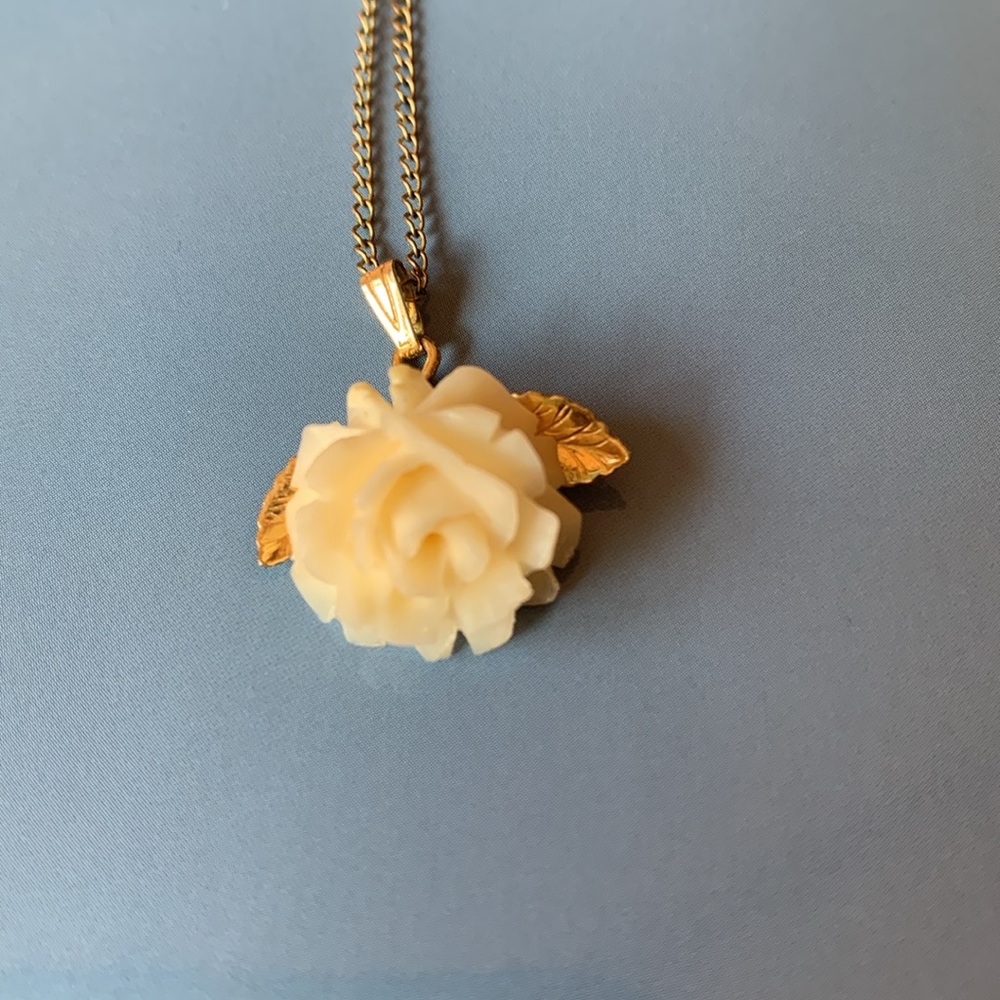 12k Gold Filled Celluloid Flowers Necklace Earring Set; and Golden Tone brooch. - Picture 7 of 10